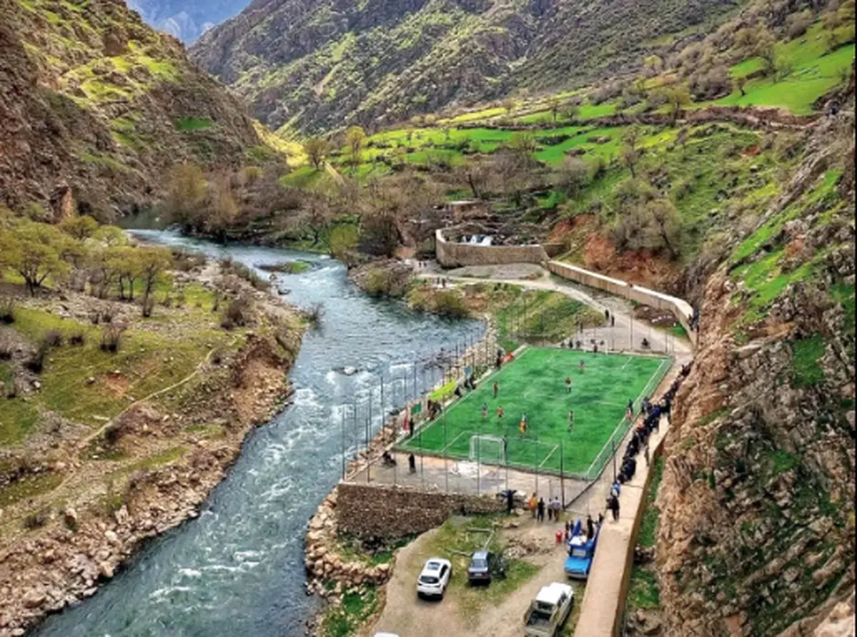 (ویدئو) زیباترین زمین فوتبال جهان در ایران قرار دارد