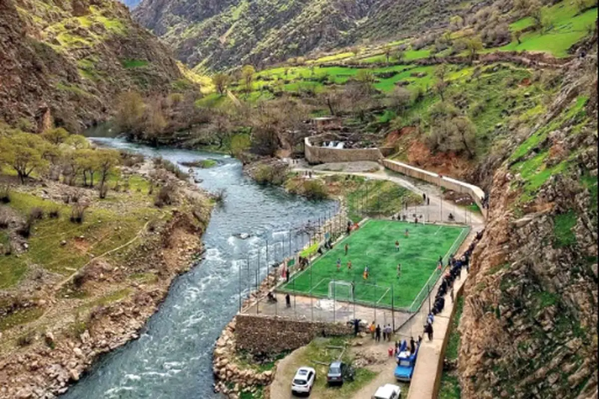 (ویدئو) زیباترین زمین فوتبال جهان در ایران قرار دارد