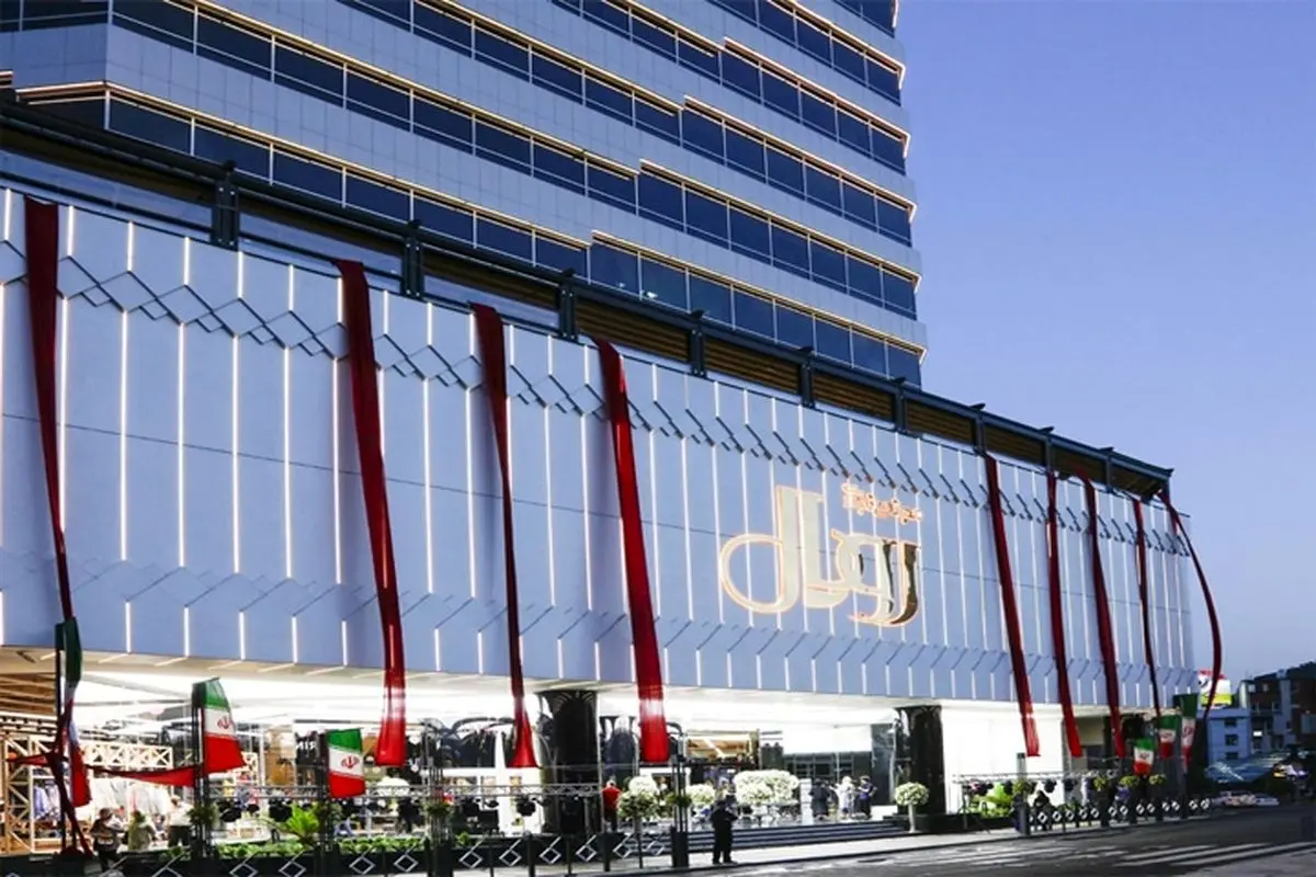 (ویدئو) هجوم عجیب مردم برای دیدن یک بلاگر در پاساژ!