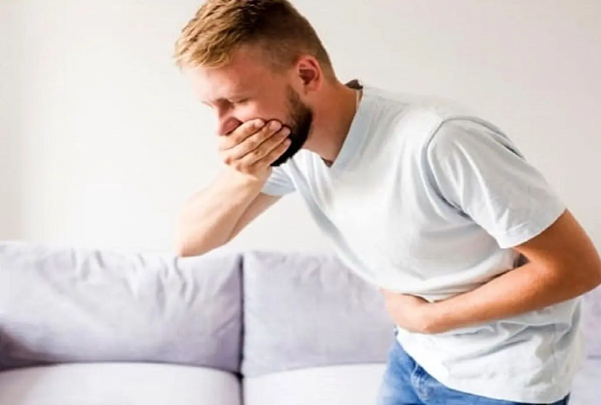 علل استفراغ خونی کدامند؟
