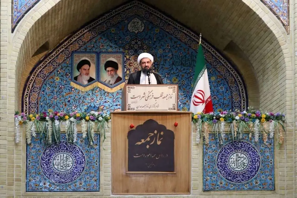 امام جمعه همدان: هرچه کشور قویتر شود به صلح نزدیکتر است