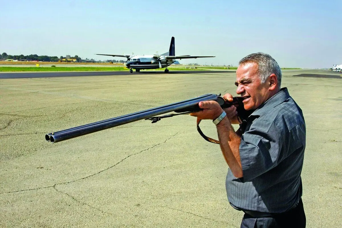 (عکس) شغل، شکارچی فرودگاه مهرآباد؛ این عجیب‌ترین شغل دنیاست