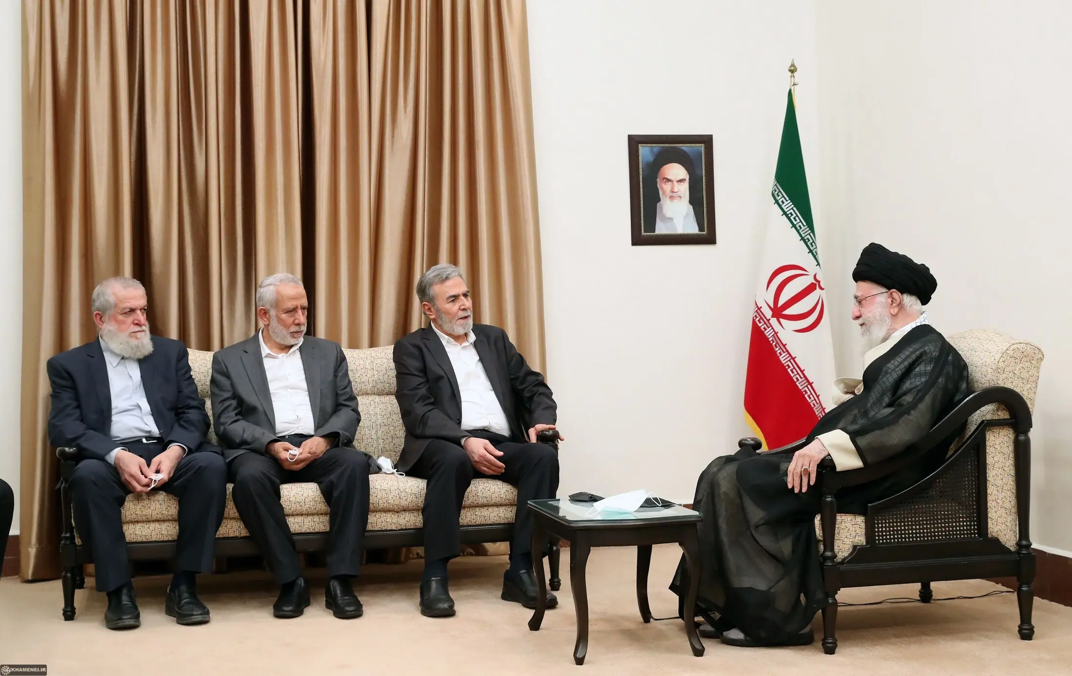 (تصاویر) دیدار زیاد نخاله با رهبر انقلاب