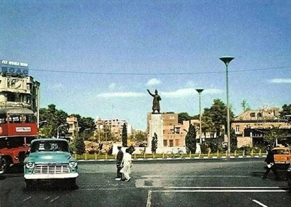 ۲ عکس کمیاب و دیده نشده از میدان فردوسی تهران؛ ۶۲ سال قبل