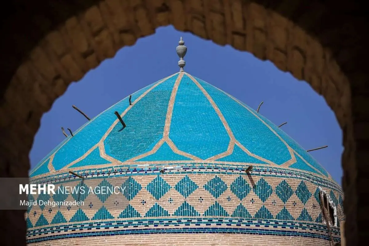 (تصاویر) ریزش بخشی از گنبد مسجد تاریخی امیرچقماق