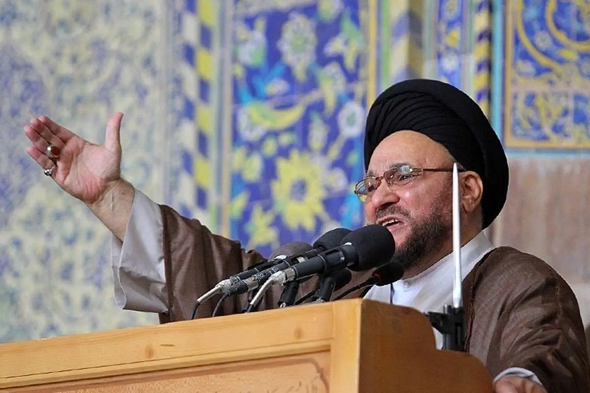 امام جمعه اصفهان: مردم نگران رفتارهای زننده غیراسلامی هستند