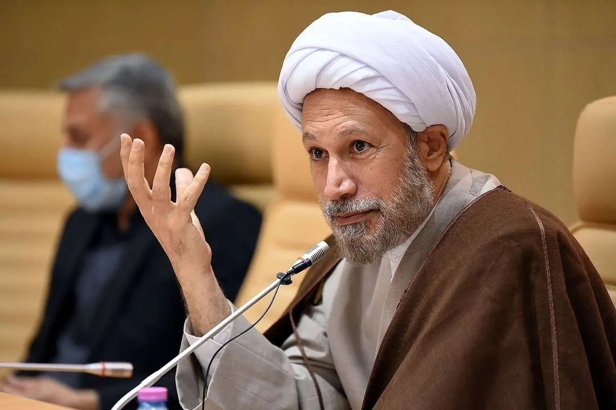 خطیب جمعه شیراز: بسیاری از «افراد مرفه» میگویند، وضع خراب است/ اینها باور و ایمان ندارند