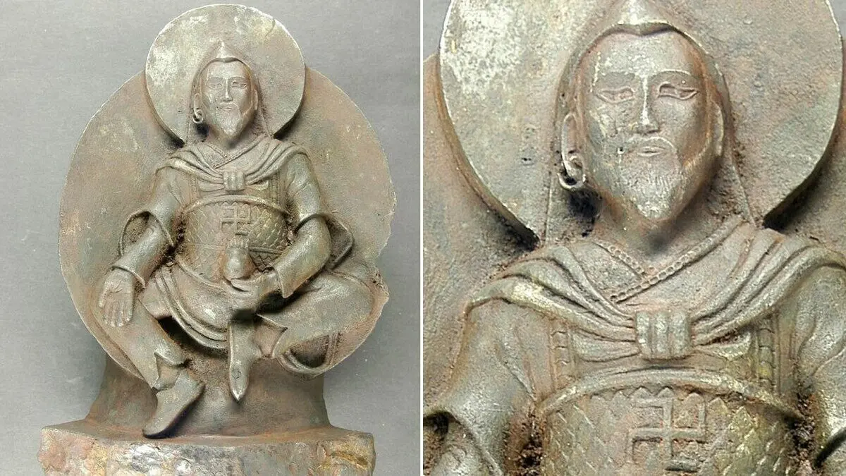 (تصویر) مجسمه بودا از جنس شهاب سنگ و با نشان آریایی