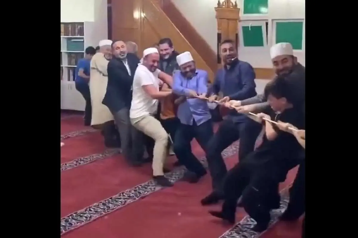 (ویدئو) طنابکشی در مسجد!