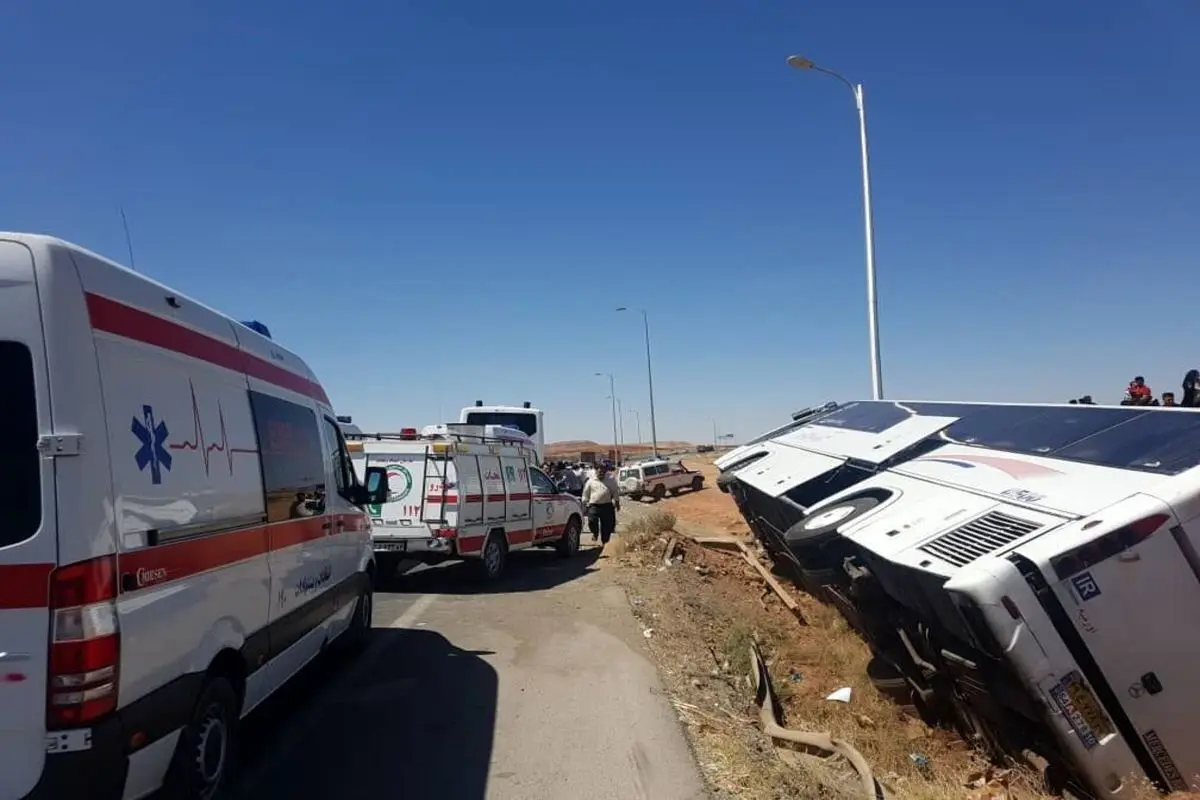 تصاویری از واژگونی اتوبوس جاده سبزوار به نیشابور