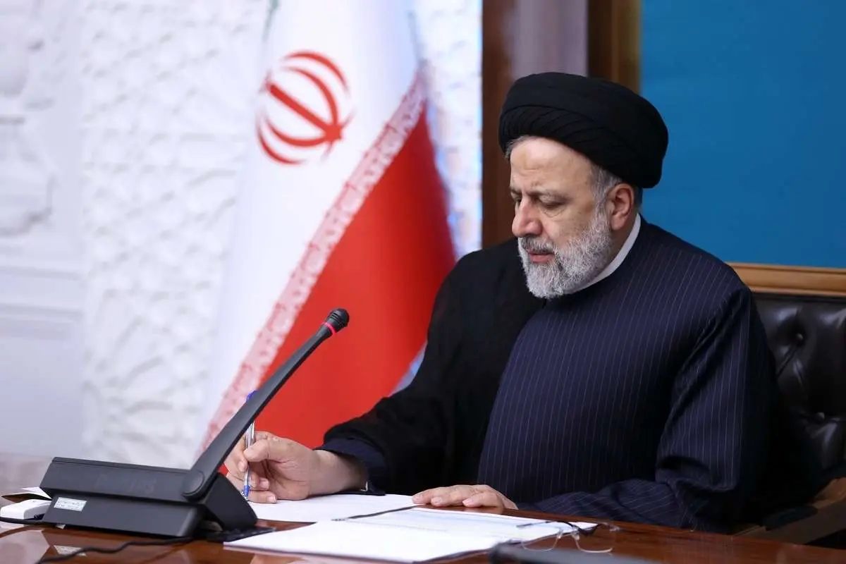 (تصویر) خودرویی که رئیسی با آن در شهر تهران تردد میکند