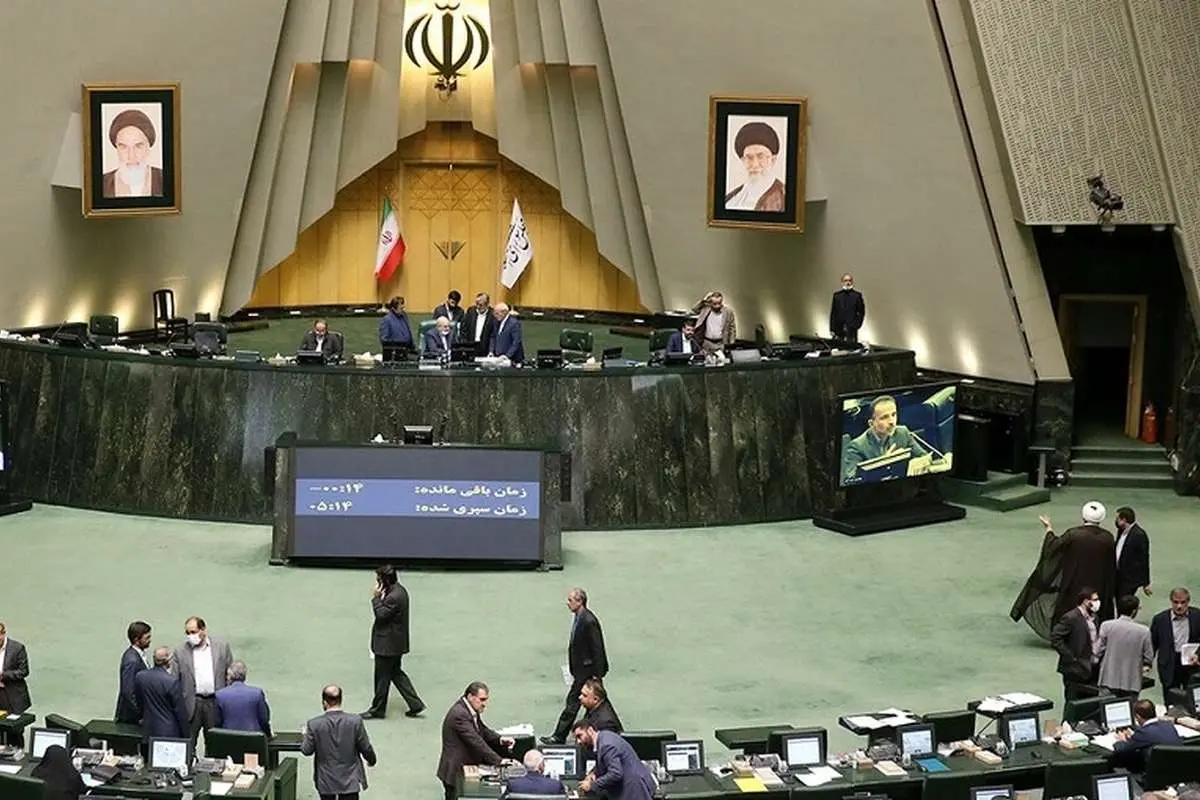 کارت زرد مجلس به وزیر ورزش