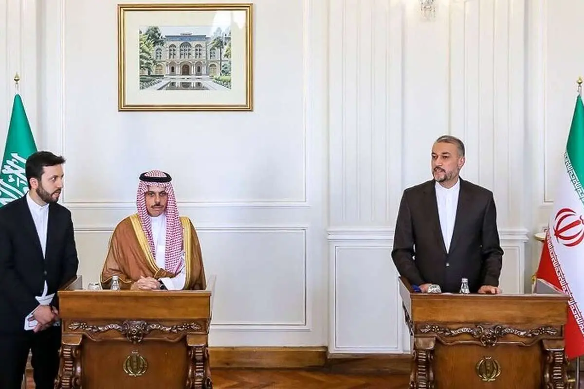 سکوت کیهان در برابر رفتار وزیرخارجه عربستان در تهران/ حرفهای بن فرحان بوی انفعال میدهد
