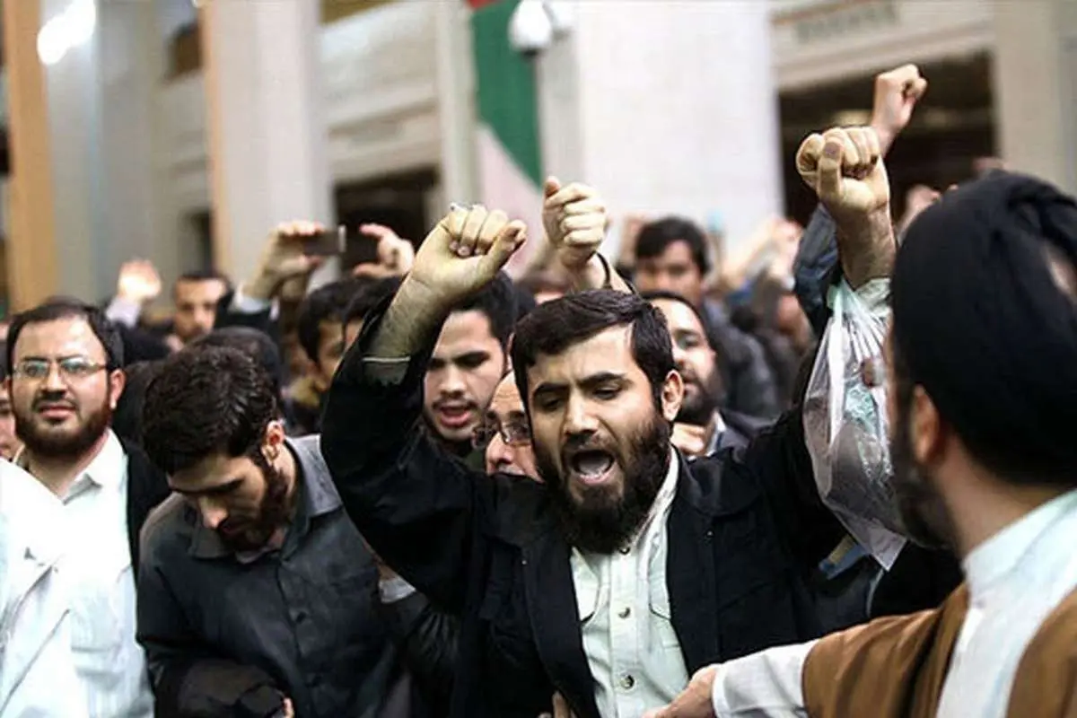 انتقاد روزنامه اصولگرا از «خودسرها»؛ امروز دیگر دهه ۷۰ نیست/ عدهای مدام احساس وظیفه نکنند