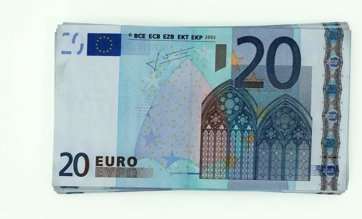 (ویدئو) تصاویری جذاب از فرایند تولید صفر تا صد اسکناس ۲۰ یورویی