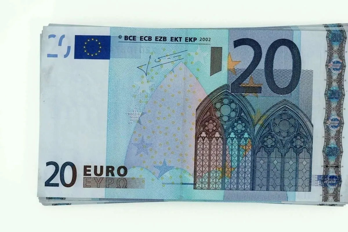 (ویدئو) تصاویری جذاب از فرایند تولید صفر تا صد اسکناس ۲۰ یورویی