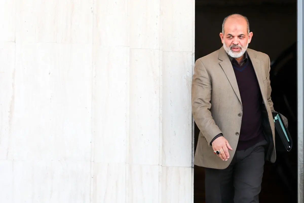 خودشیفتگی مجلس برابر دولت، کار دست نمایندگان داد
