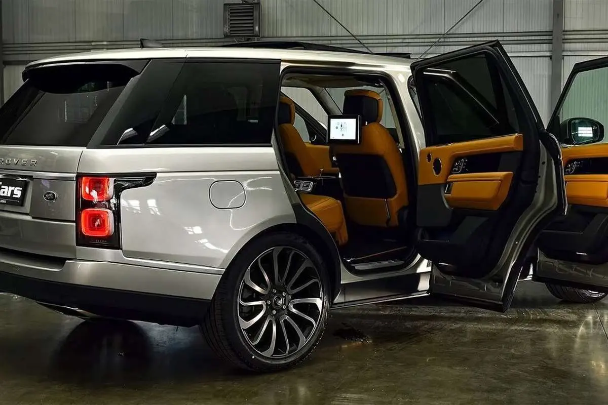 (ویدئو) گشت‌وگذار خشن‌ترین شاسی‌بلند انگلیسی در خیابان‌های تهران!