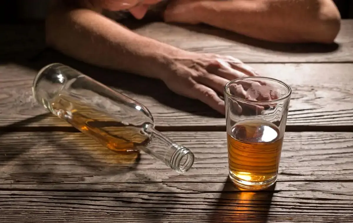 (کاریکاتور) هشدار! خطر مرگ با مشروب تقلبی