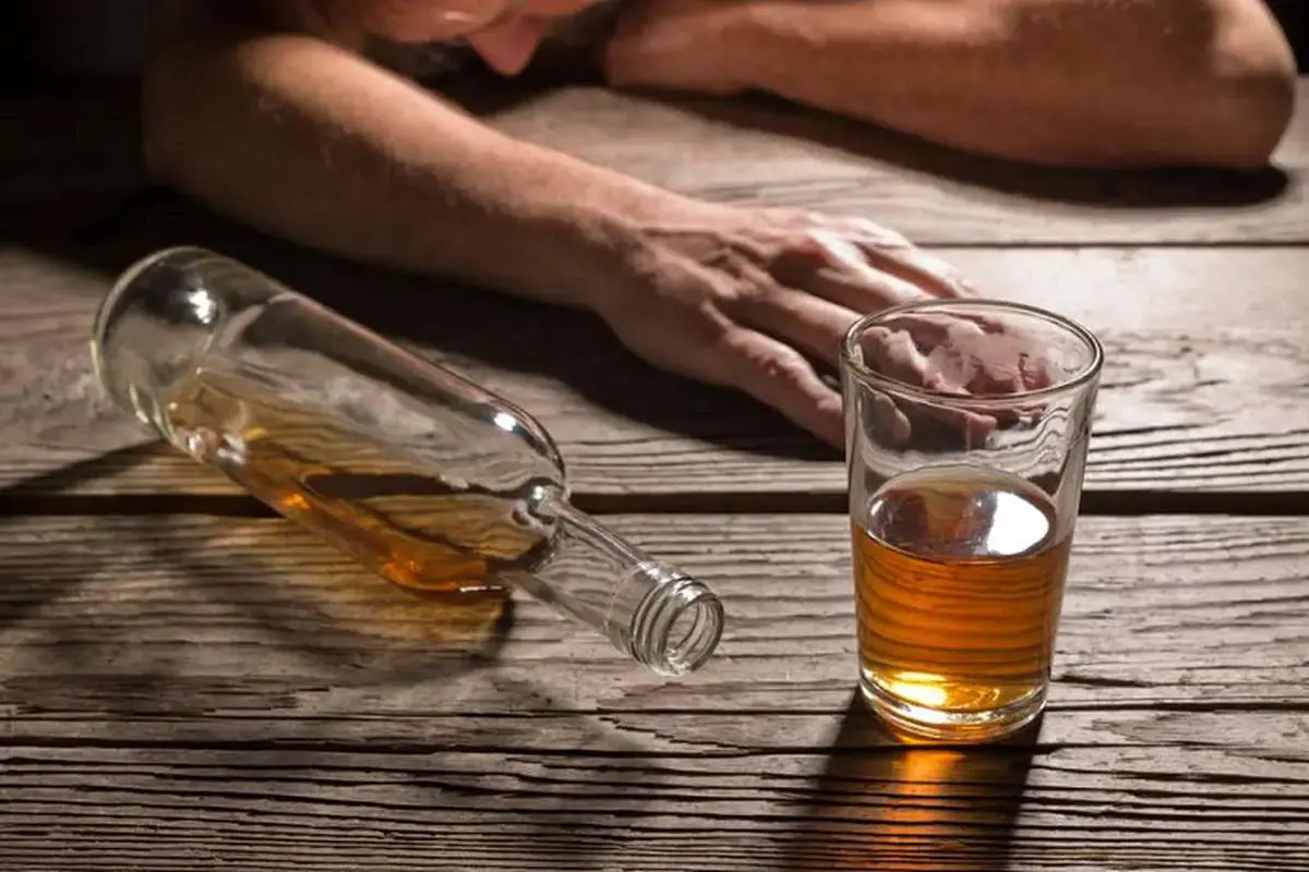 (کاریکاتور) هشدار! خطر مرگ با مشروب تقلبی