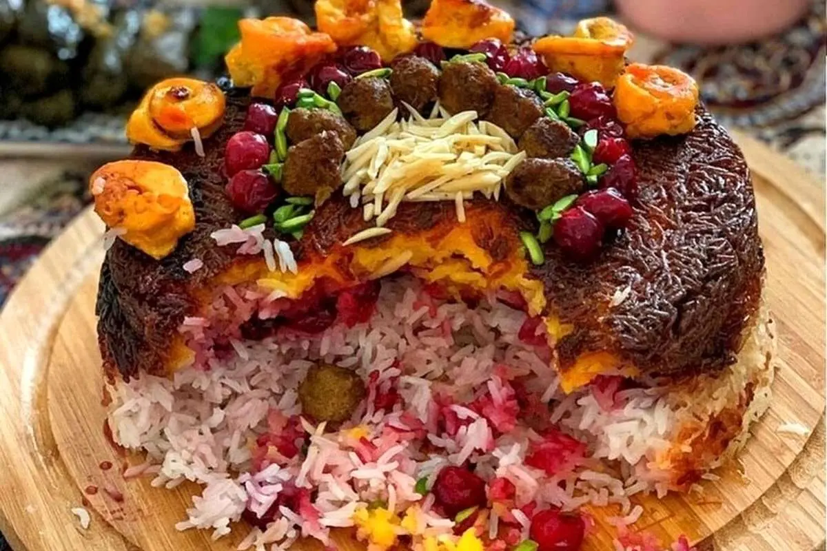طرز تهیه ته چین آلبالو با گوشت؛ شیک و مجلسی