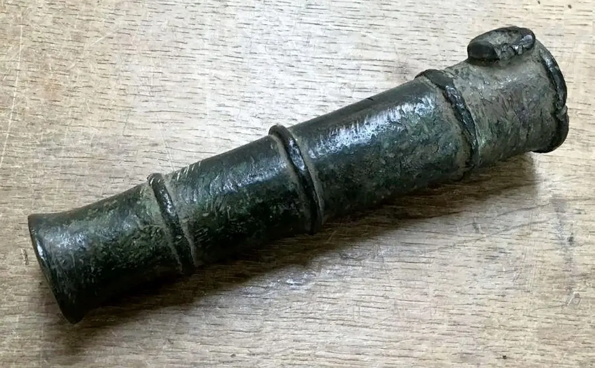 لولۀ فلزی خریداری شده از بازار کهنه‌فروش‌ها، یک سلاح ۶۰۰ ساله از آب درآمد!
