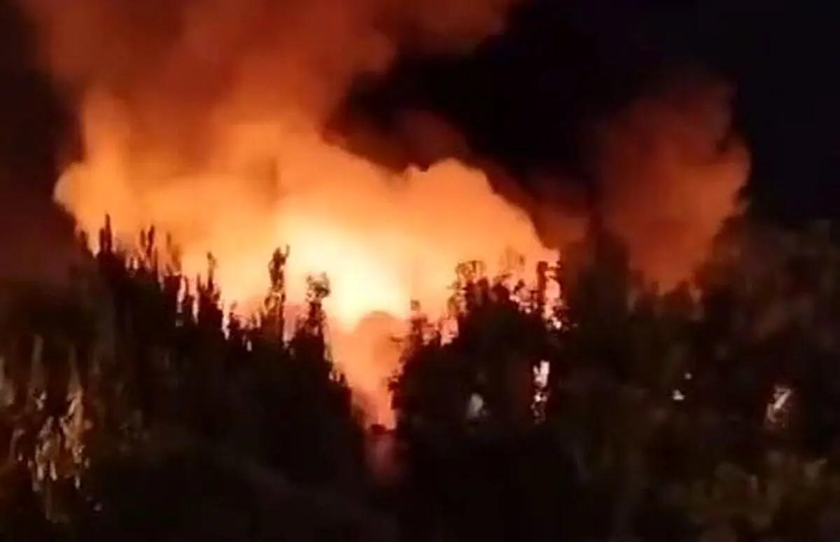 (ویدئو) آتش‌سوزی مهیب در بازار نقده ۲۰ مصدوم برجا گذاشت