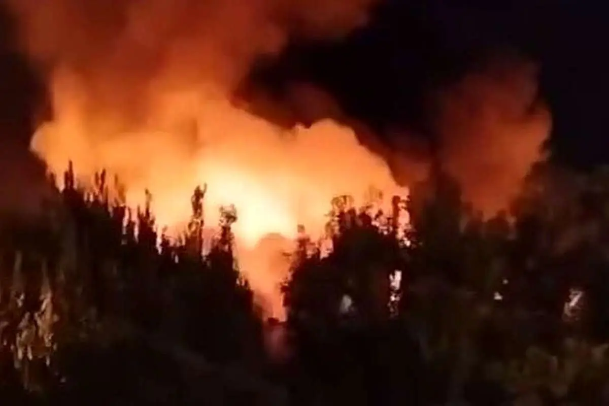 (ویدئو) آتش‌سوزی مهیب در بازار نقده ۲۰ مصدوم برجا گذاشت