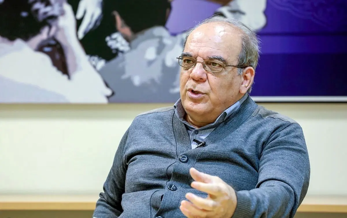 انتقاد عباس عبدی به مصباحی مقدم و علم‌الهدی: نمک به زخم مردم نپاشید