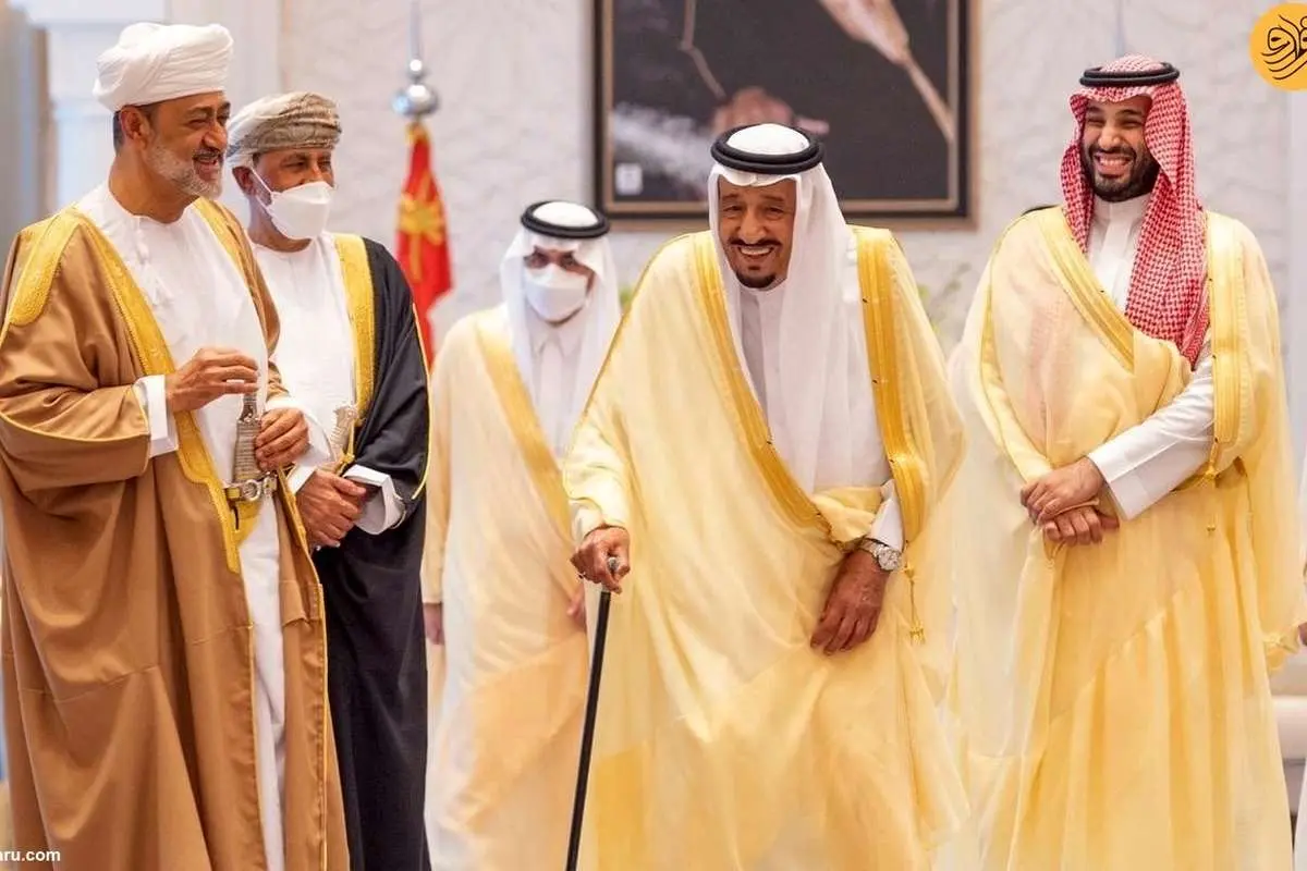 (عکس) ۲۵ سال پیش؛ پادشاه و ولیعهد عربستان در لباس احرام