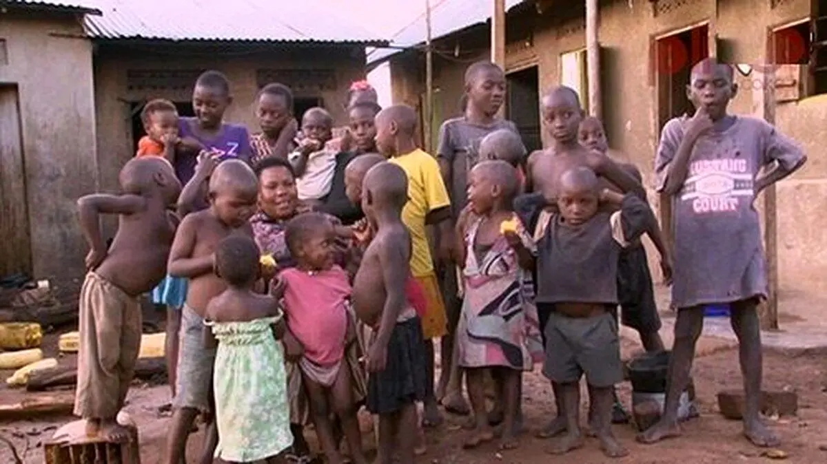 (ویدئو) تصاویری باورنکردنی از خرید و فروش کودکان داخل گونی