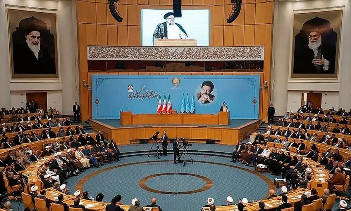 (عکس) تنها زن دعوت‌شده به همایش سراسری قوه قضائیه