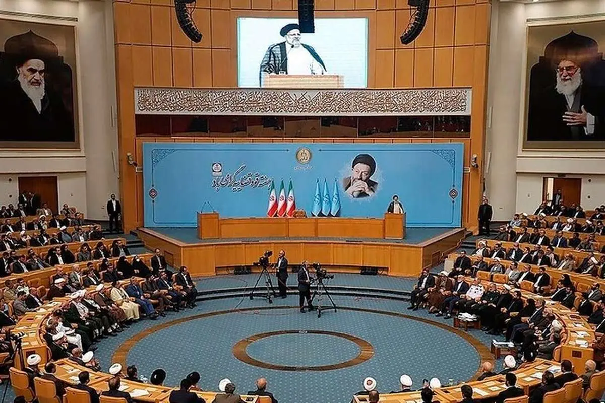 (عکس) تنها زن دعوتشده به همایش سراسری قوه قضائیه