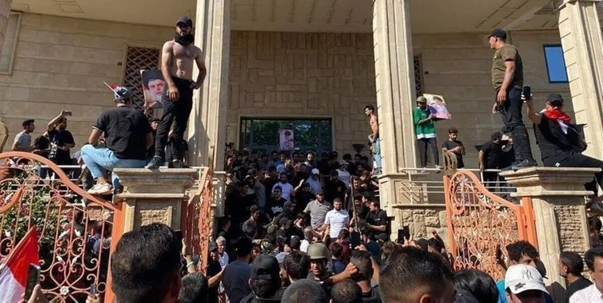 (ویدئو) اشغال سفارت سوئد در بغداد در اعتراض به هتک قرآن