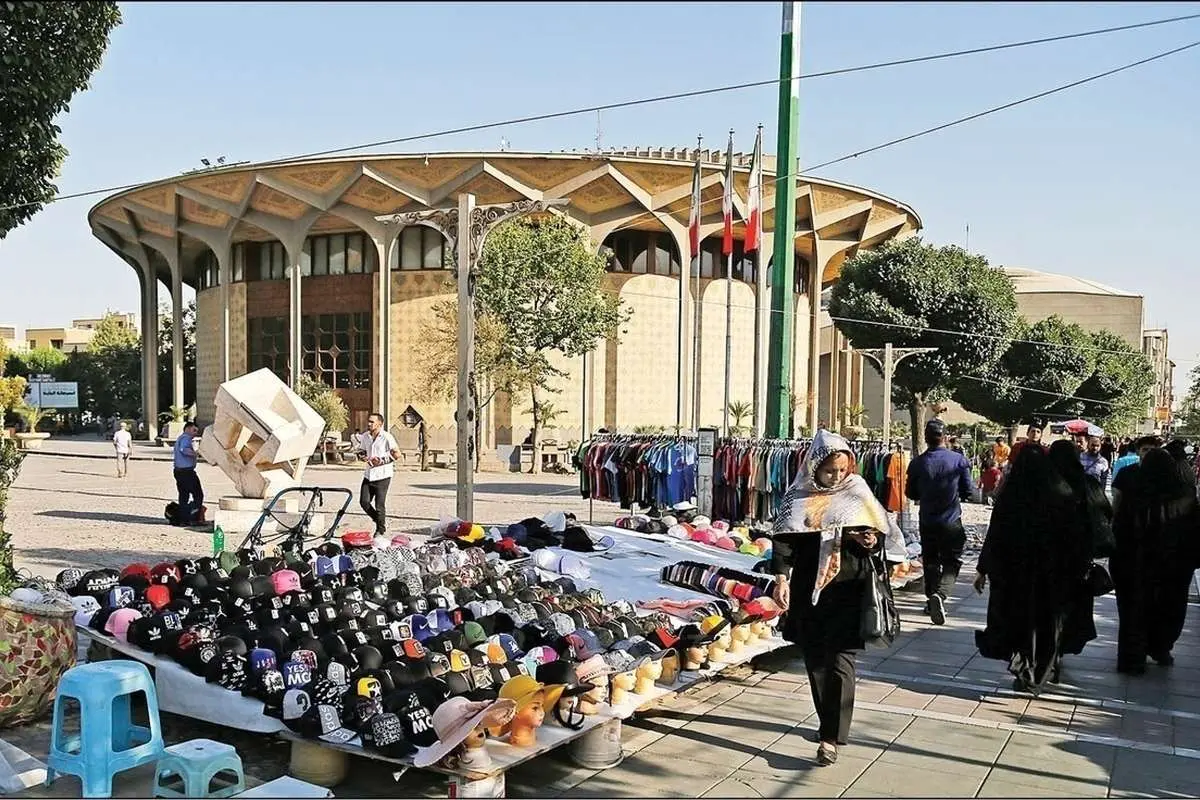 دستفروشی دور تئاتر شهر ممنوع است