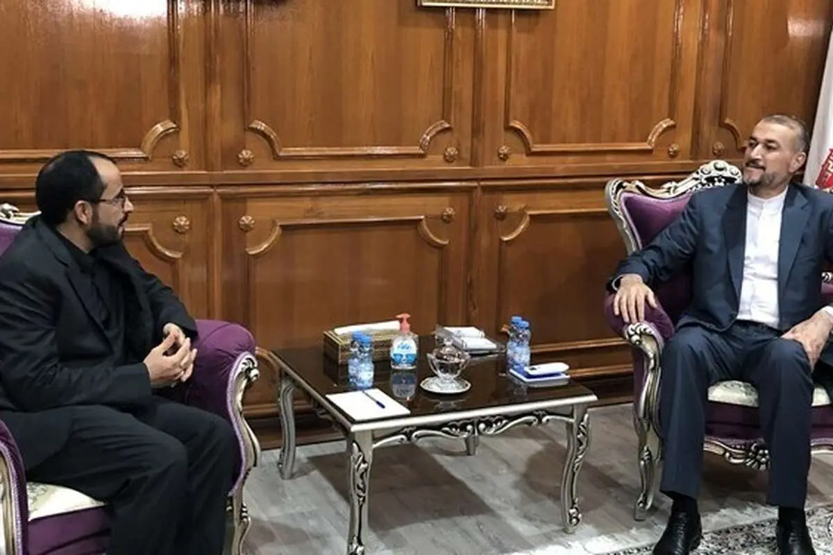 دیدار مذاکره کننده ارشد دولت نجات ملی یمن با وزیر خارجه ایران در عمان