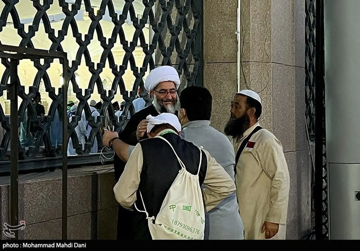 (تصاویر) وحدت شیعه و سنی در مسجد النبی