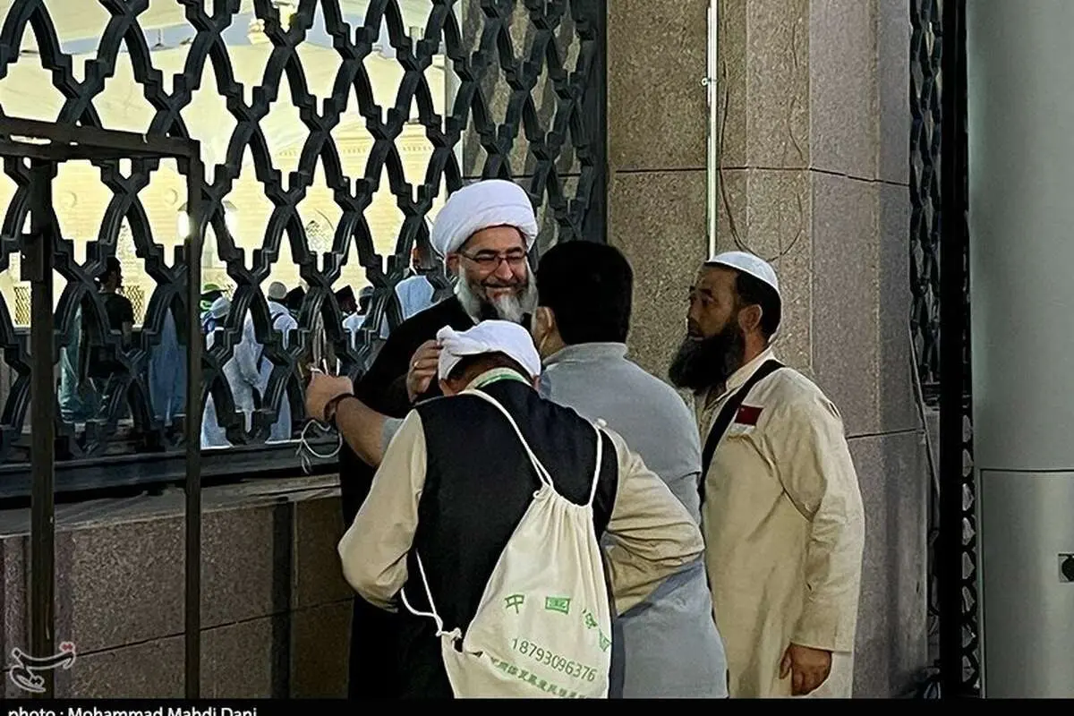 (تصاویر) وحدت شیعه و سنی در مسجد النبی