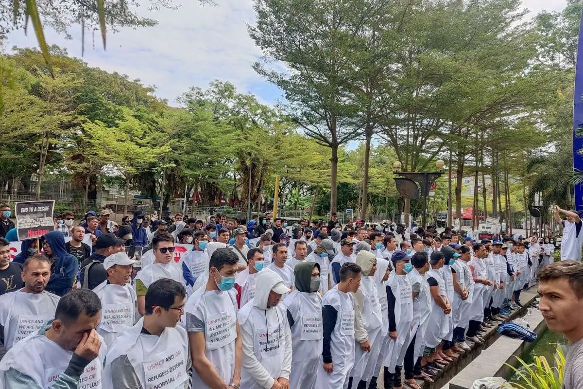 (عکس) پناهندگان افغان در اندونزی کفن پوشیدند
