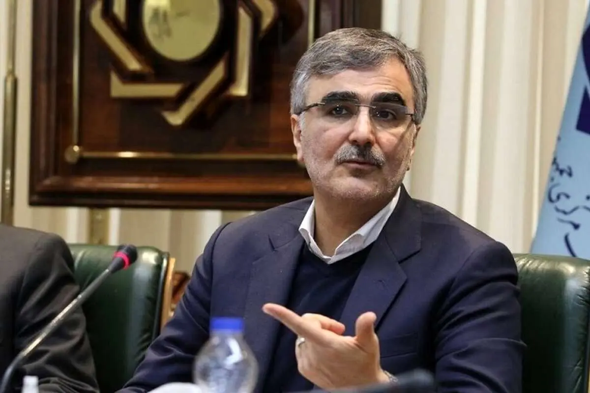 رئیس بانک مرکزی: هیچ بانکی حق ندارد برای اعطای تسهیلات خرد، بیشتر از یک ضامن طلب کند