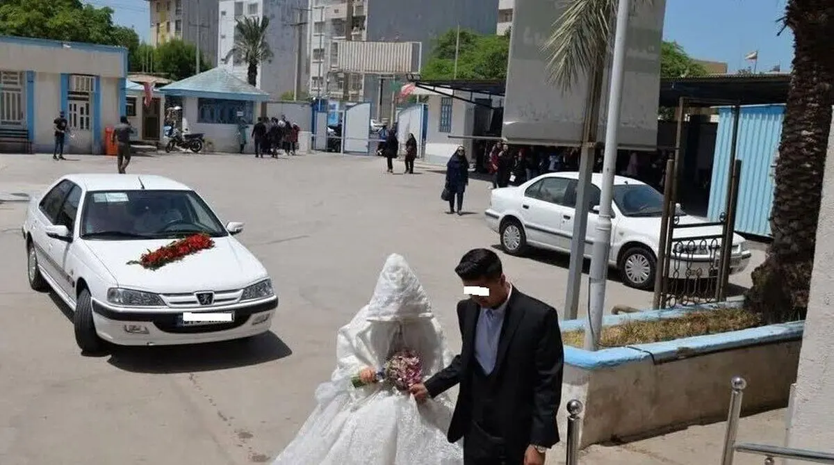 (تصویر) دانشجو با لباس عروس سر جلسه امتحان