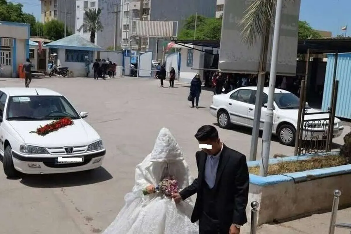 (تصویر) دانشجو با لباس عروس سر جلسه امتحان
