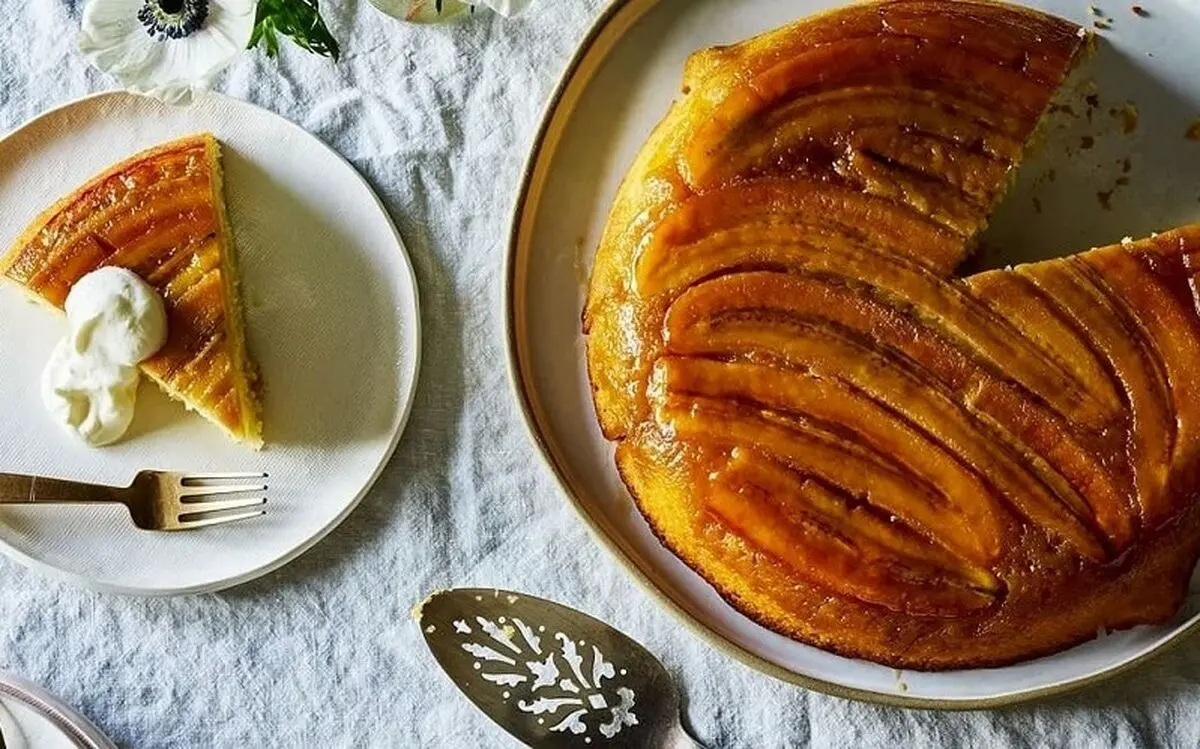 طرز تهیه کیک موز کاراملی؛ خوشمزه با پُف زیاد