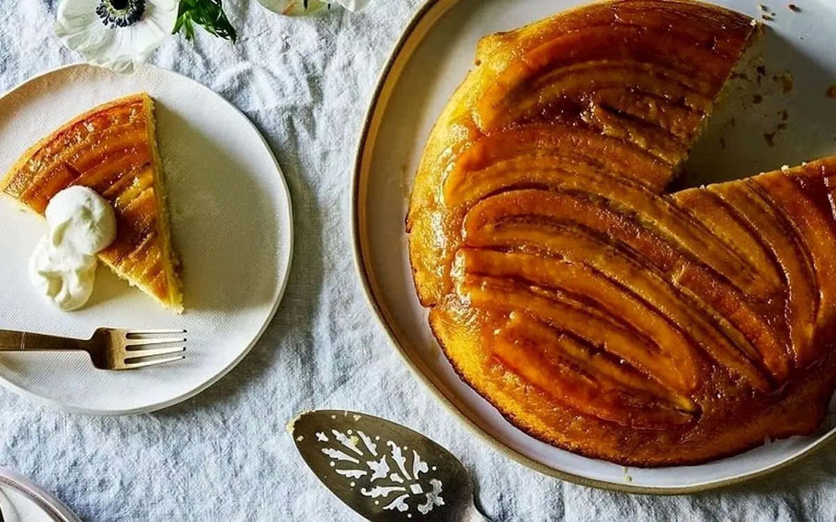 طرز تهیه کیک موز کاراملی؛ خوشمزه با پُف زیاد
