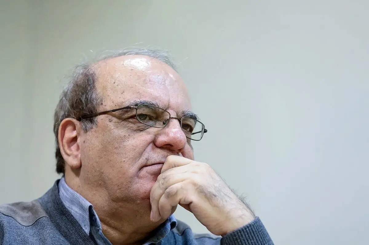 عباس عبدی: سیاست‌های دولت با عدالت و دفاع از محرومین چه تناسبی دارد؟