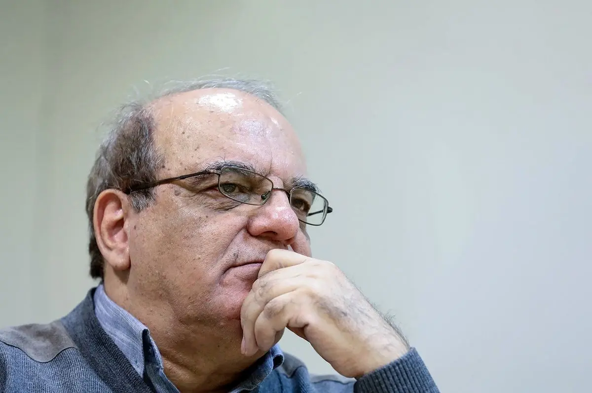 عباس عبدی: سیاست‌های دولت با عدالت و دفاع از محرومین چه تناسبی دارد؟