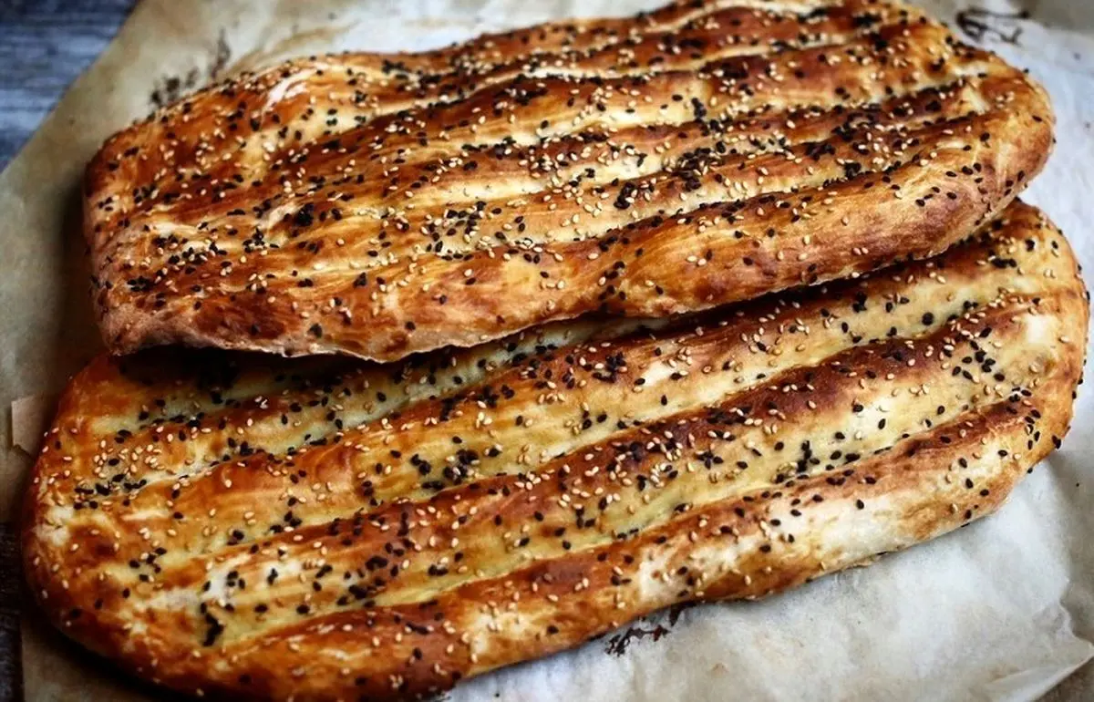 روش پخت نان ساده در خانه/ فقط با چند ماده ساده نان سیر بپزید