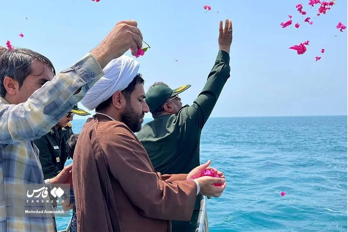 (تصاویر) گلباران محل شهادت مسافران پرواز ۶۵۵