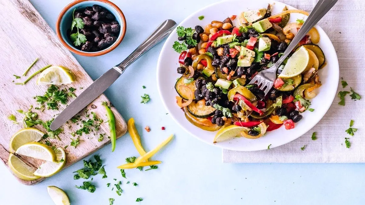 ۹ غذای کم‌کالری که باید در رژیم غذایی خود قرار دهید