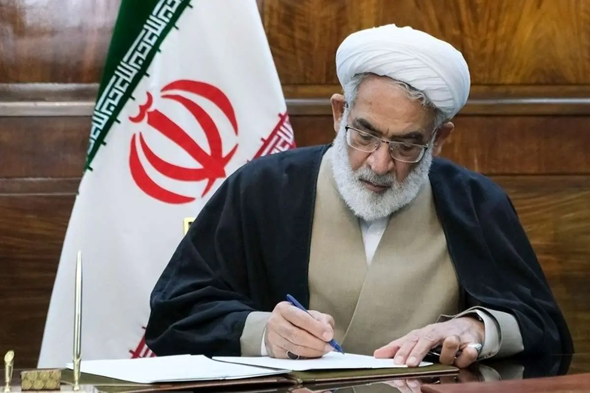 نامه منتظری به دادستانهای کل عراق و سوئد/ فرد اهانتکننده به قرآن باید مجازات شود